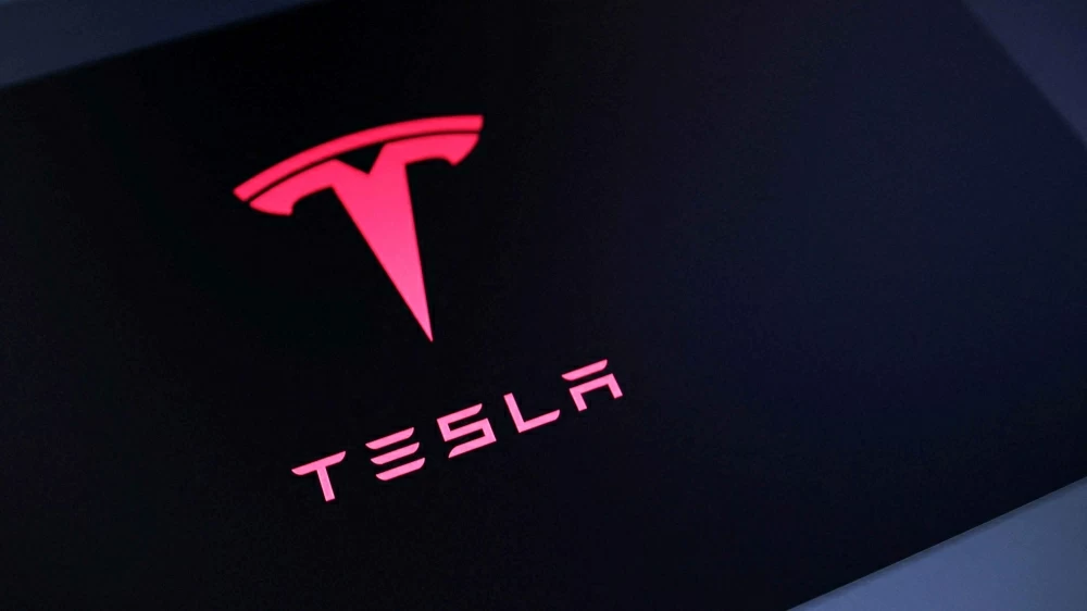 Tesla FSD misreads speed limits, exceeds 30 km/h zones and overtakes cyclists