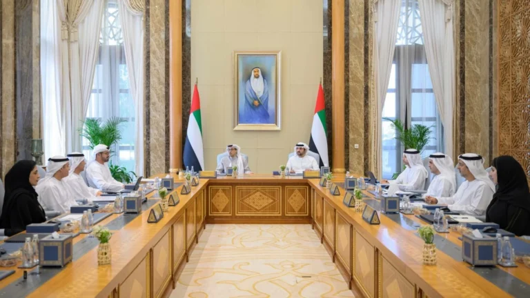 Maktoum bin Mohammed reviews draft federal budget for 2027