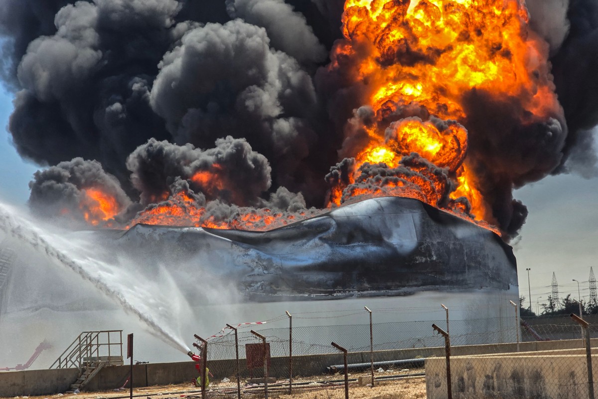 Oil pipeline shutdown in Libya by armed group