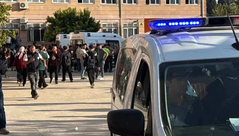 تركيا… هجوم على مدرسة ثانوية يسفر عن إصابة ثمانية أشخاص بينهم تلاميذ (صور وفيديو)