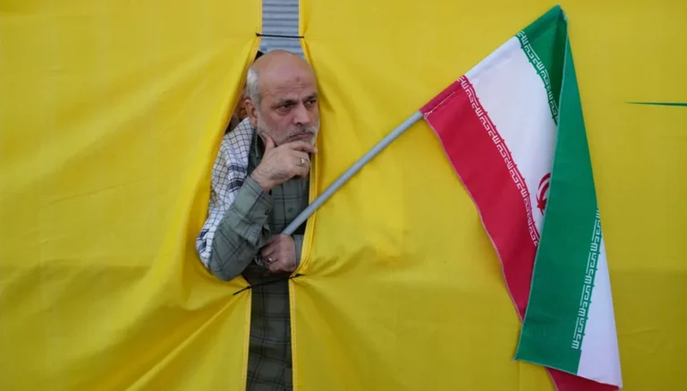 ترامب يفصل بين جبهتي إيران واليمن… وطهران تقارب الحوار من باب المندب