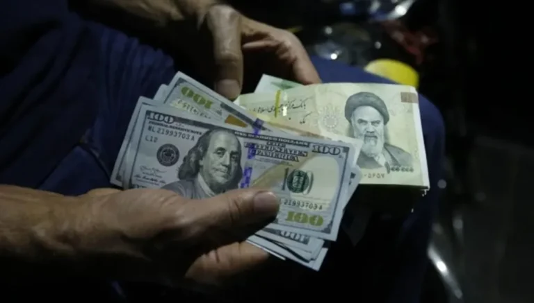 سعر الدولار في إيران يقفز إلى 240 ألف تومان… كيف التهمت الحرب قيمة الريال؟