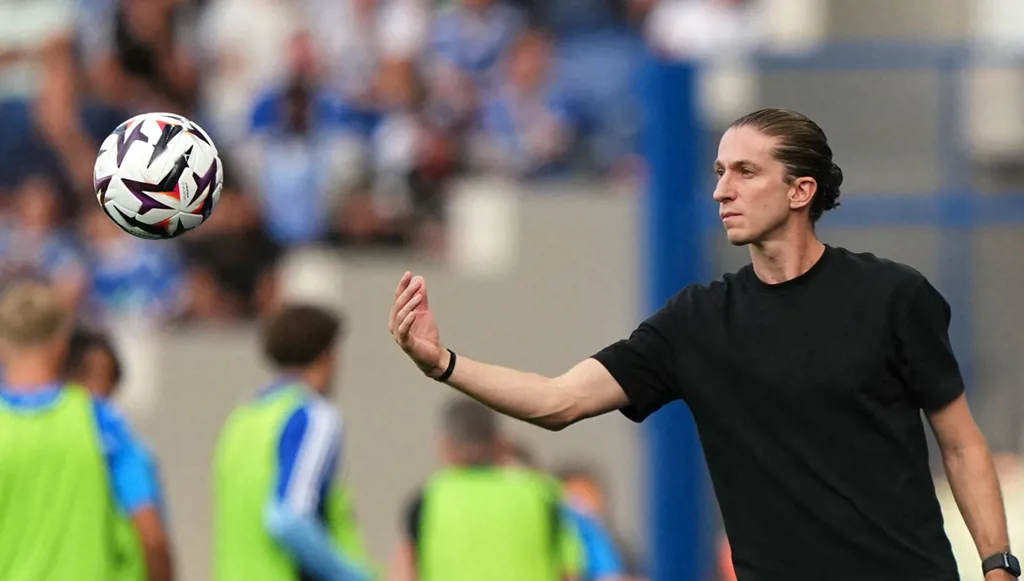 فيليبي لويس يحمل الهيبة اللاتينية إلى قلب أوروبا