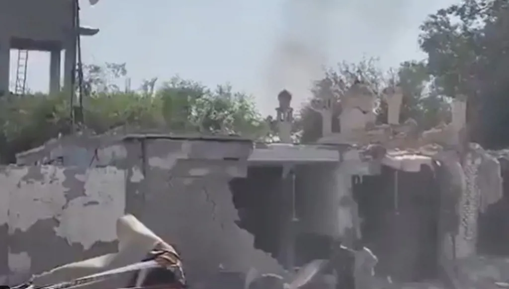 باكستان… مقتل 16 شخصاً على الأقل بينهم 5 شرطيين جراء انفجار سيارة مفخخة (فيديو)