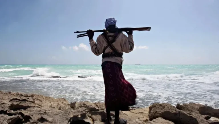 إنقاذ ناقلة خاضعة لعقوبات أميركية من قراصنة صوماليين