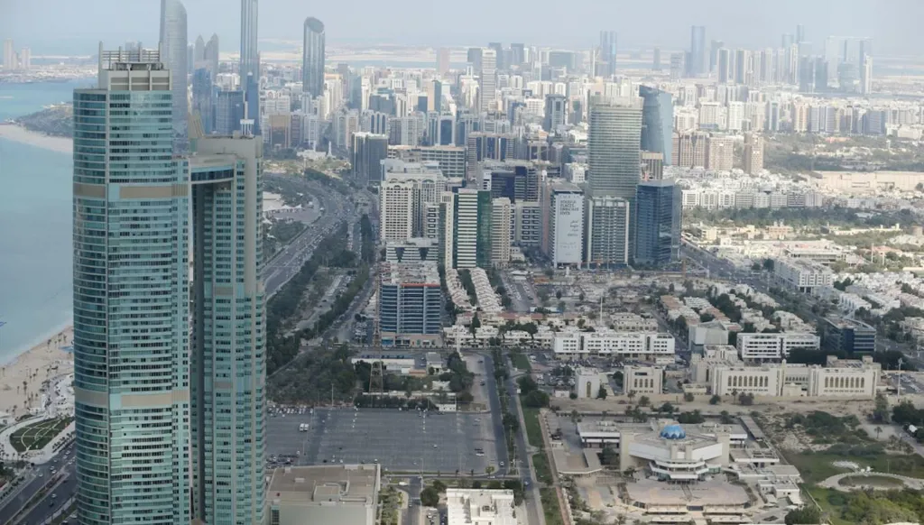 “جي إل إل”: أبوظبي تتقدم من المركز 41 إلى 33 عالمياً في مؤشر الشفافية العقارية