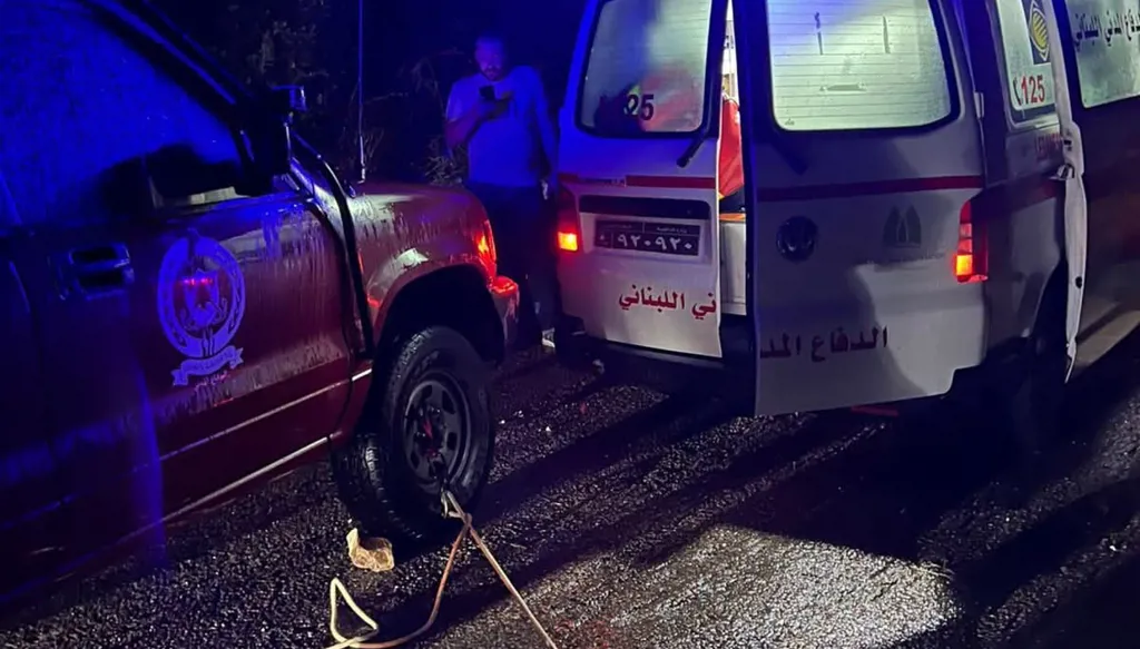 إصابة سوريين بانحراف حافلة في شمال لبنان بعد تهريبهم بطريقة غير شرعية