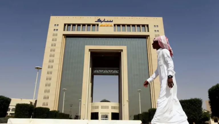 سهم “سابك” يقترب من أدنى مستوياته منذ 2009 وسط ضغوط بيعية متواصلة