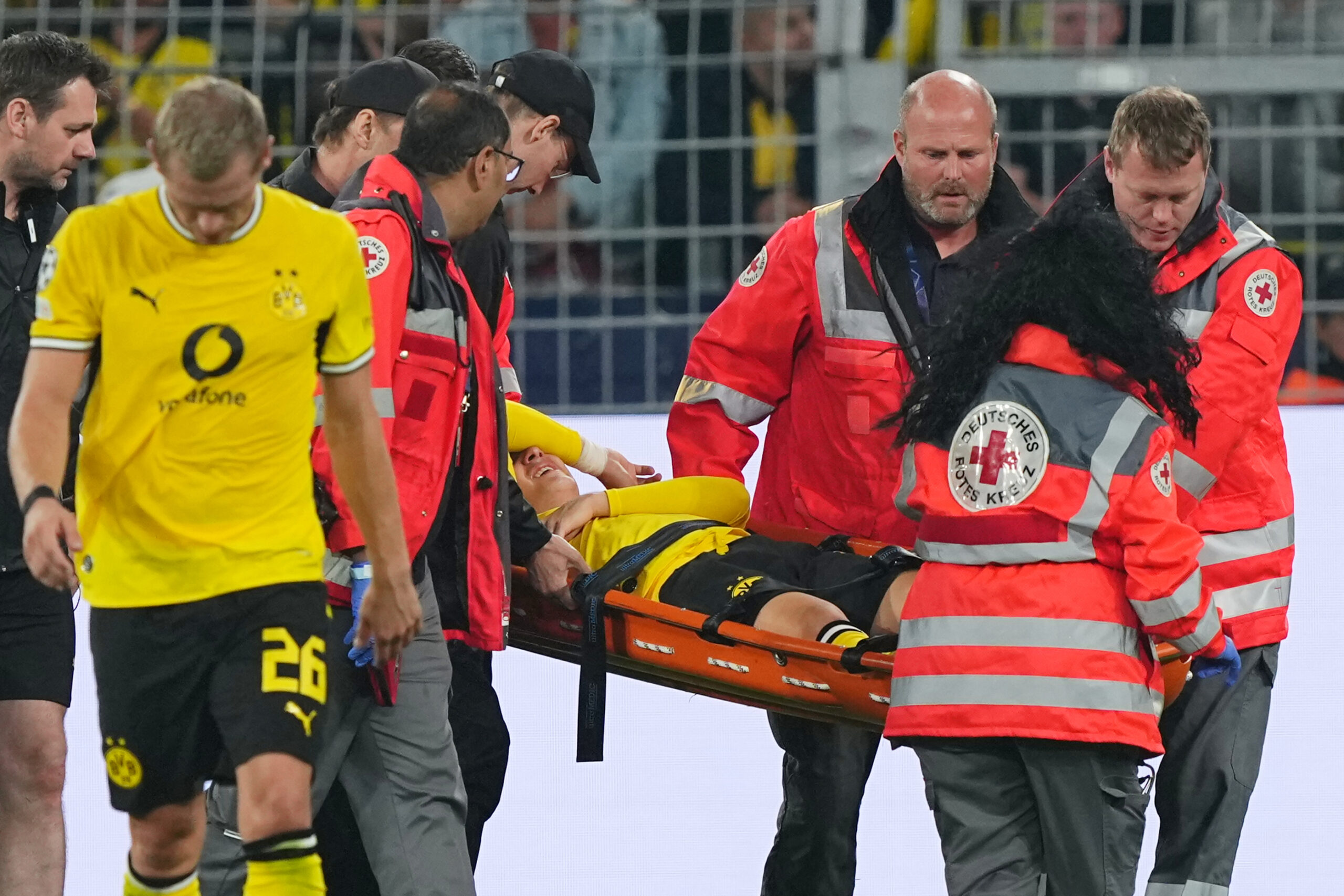 Dortmund teenager Karetsas is back in training after health problems in Champions League