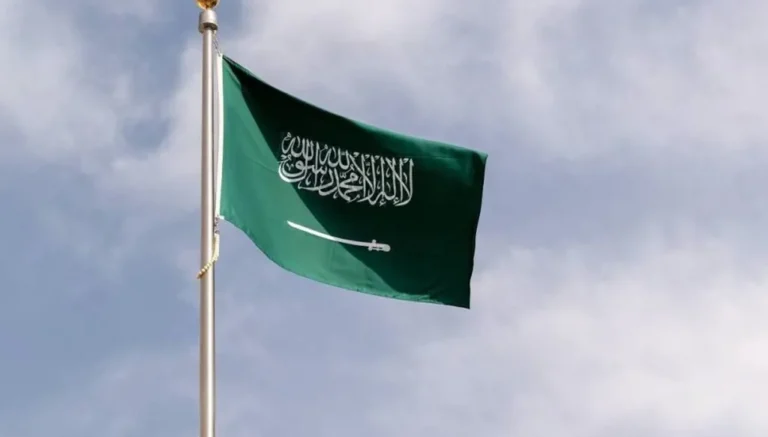 السلطات السعودية تطلق تحذيراً ثانياً من “تهديد جوي” في الرياض