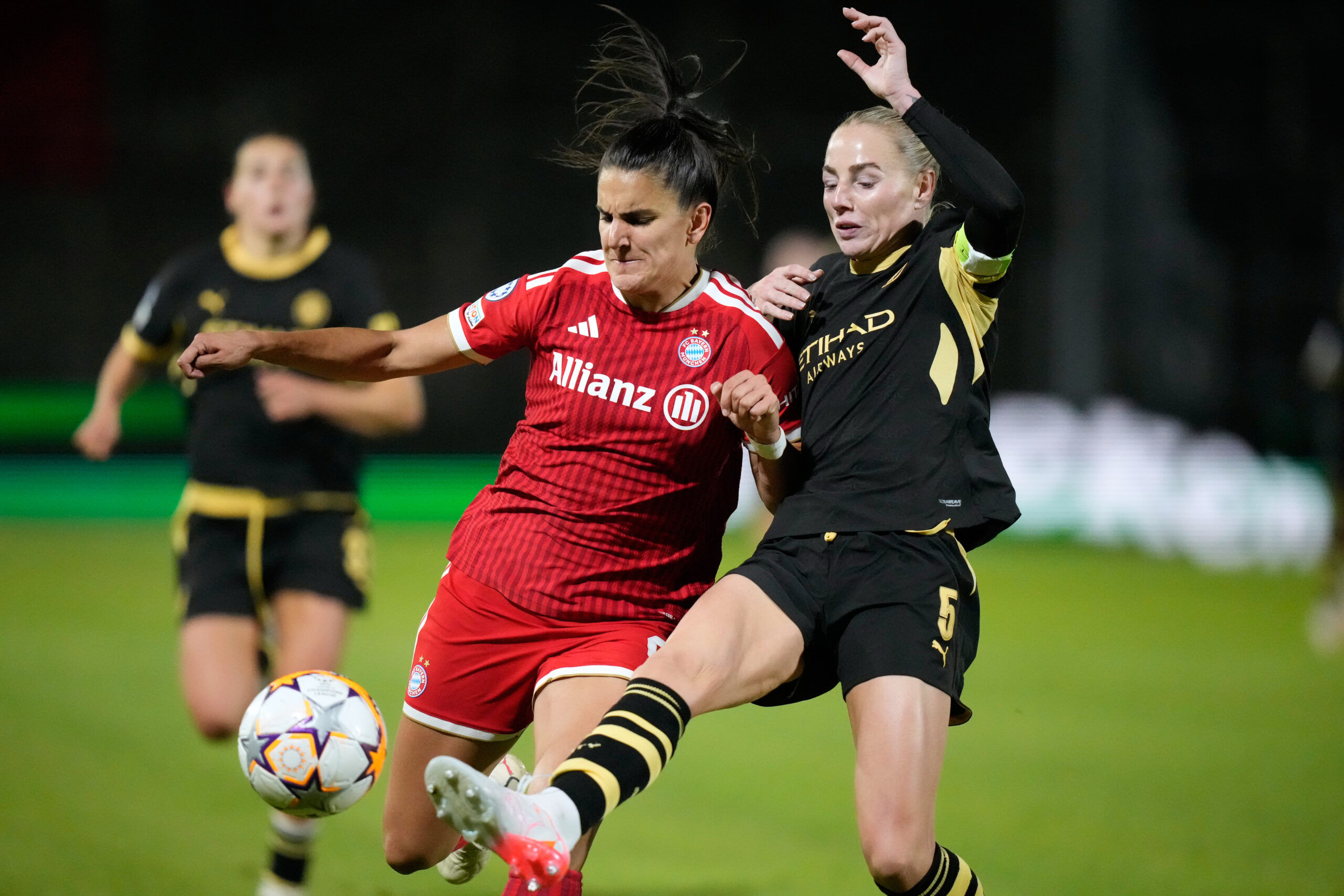 Manchester City salvage 2-2 draw at Bayern Munich in their return to the Women’s Champions League