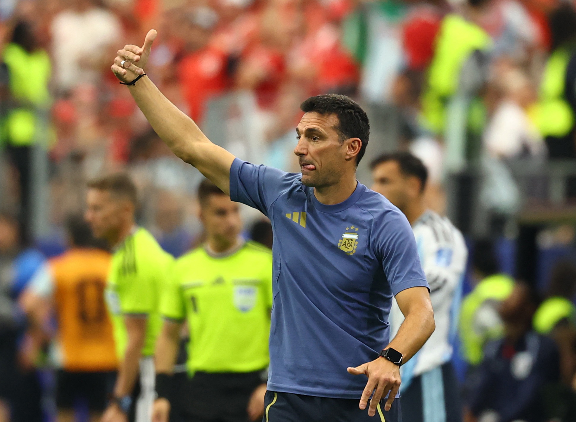 Argentina players urge coach Lionel Scaloni to stay amid contract talks