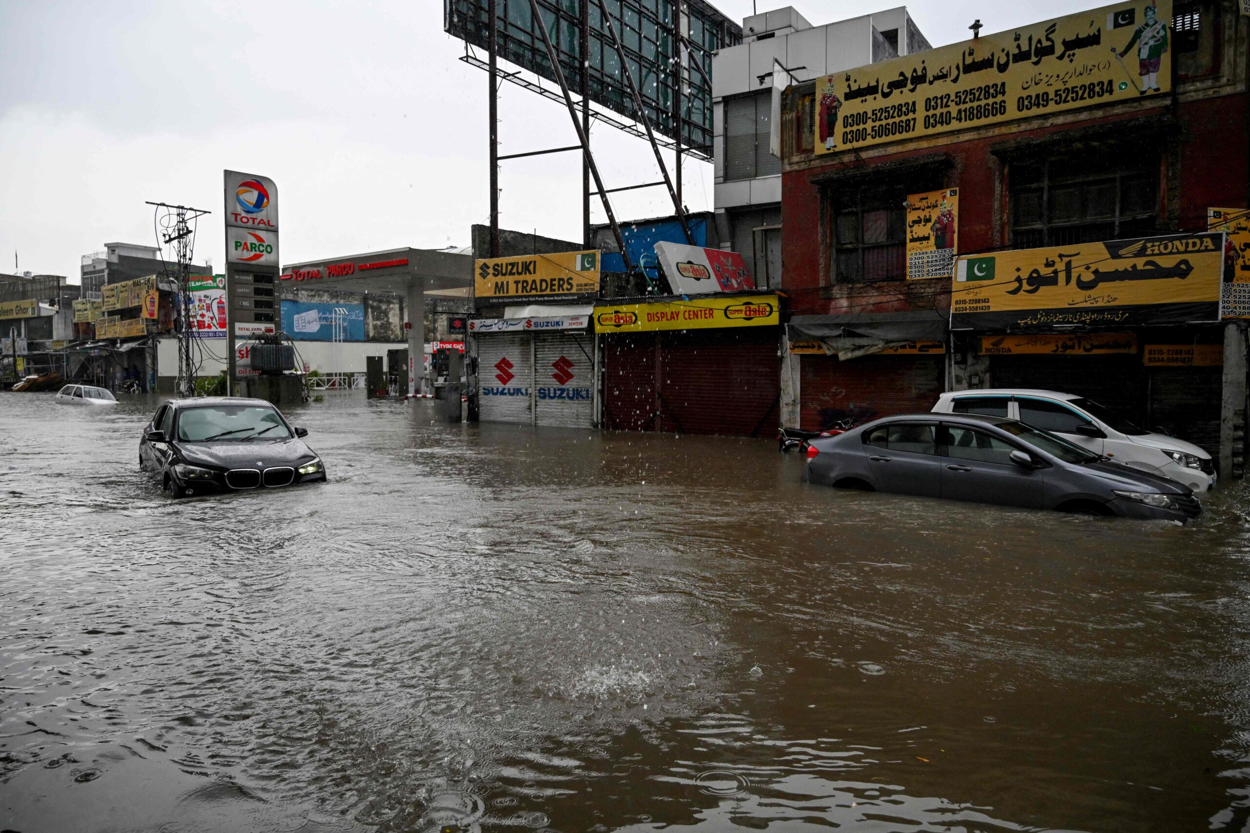 Tunis torrential rain raises flood fears, classes suspended
