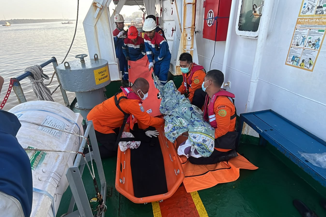Indonesia divers face high-risk challenges to reach sunken ferry