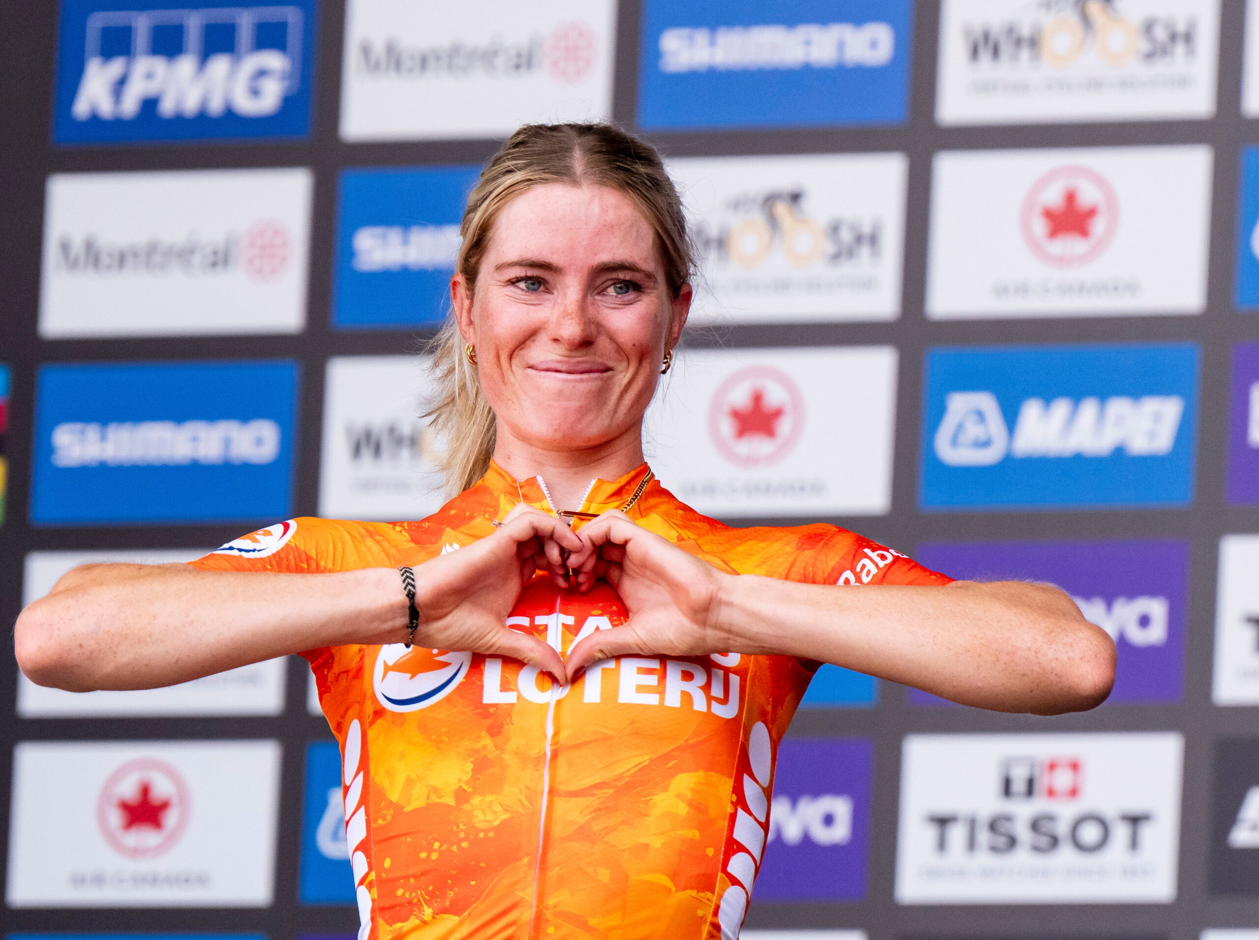 Gutsy Vollering wins cycling road race world title