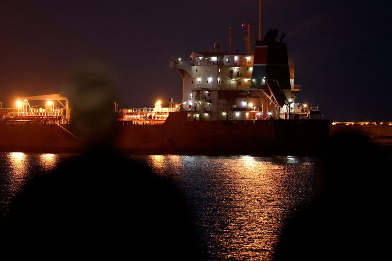 Gulf producers keep crude flows moving through Hormuz