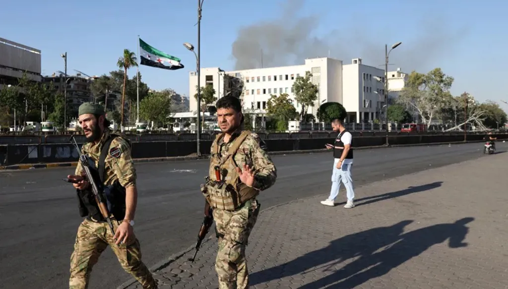 بينهم عنصر في “حزب الله”… القضاء اللبناني يدّعي على 14 شخصاً بالتخطيط لهجمات في سوريا