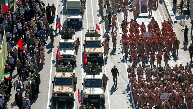 إيران عزّزت قواتها وحدّثتها رغم خسائرها وأميركا تواجهها بأربع توصيات