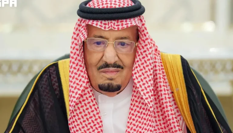 الملك سلمان يندّد بمحاولة الحوثيين استهداف مكة: استفزاز لمشاعر المسلمين