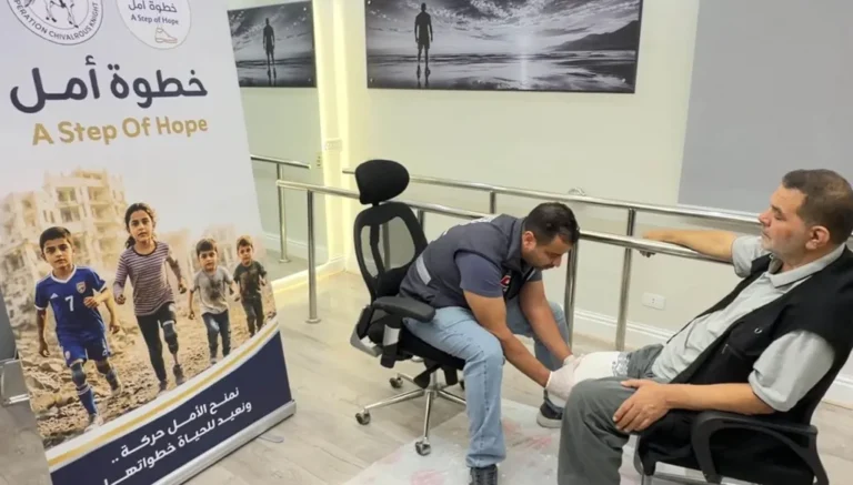 “خطوة أمل” مبادرة إماراتية… تركيب أطراف اصطناعية لـ42 فلسطينياً (فيديو)
