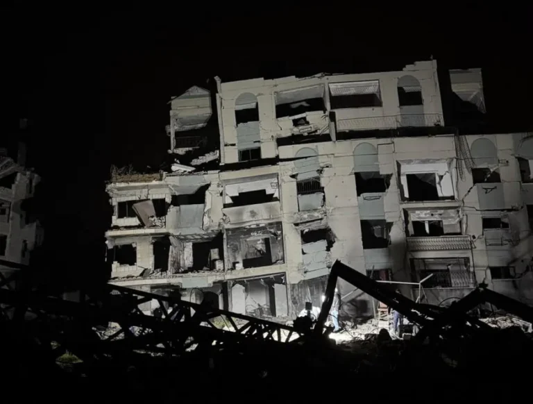 استشهاد 8 فلسطينيين وإصابة 13 آخرين إثر انهيار عمارة سكنية في غزة