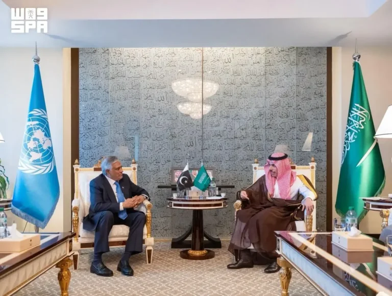 فيصل بن فرحان وإسحاق دار يبحثان مستجدات المنطقة ويوقعان اتفاقية للإعفاء من تأشيرات الإقامة القصيرة