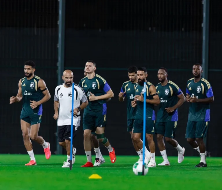 الأخضر يرفع استعداده لكأس الخليج 27 بحصة تدريبية تحت إشراف المدير الفني دونيس