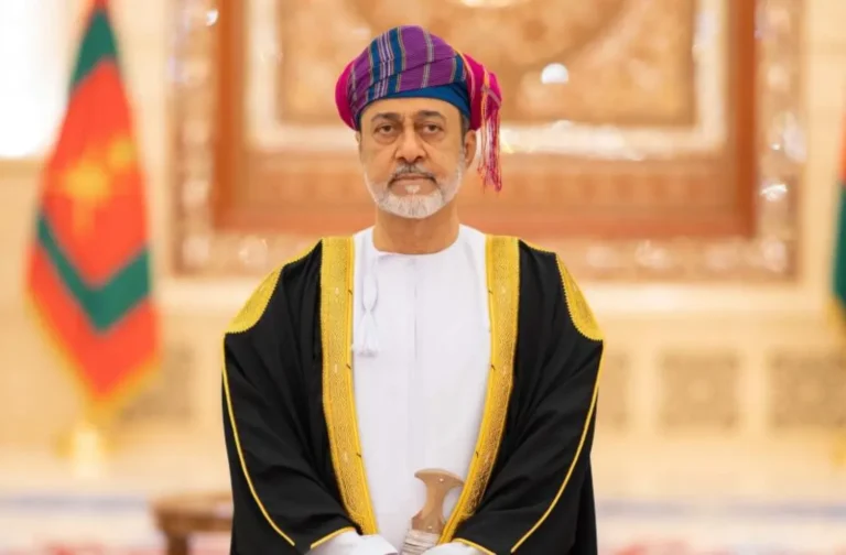 سلطان عُمان يهنئ خادم الحرمين وولي العهد باليوم الوطني السعودي