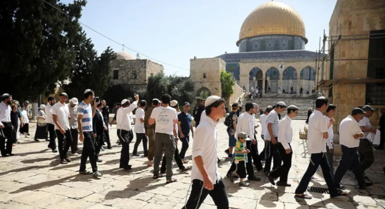 اقتحام جديد للأقصى بقيادة مسؤول في سلطات الاحتلال