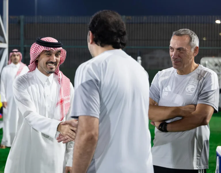 الفيصل يحفّز صقور الأخضر قبل افتتاح خليجي 27 أمام الكويت