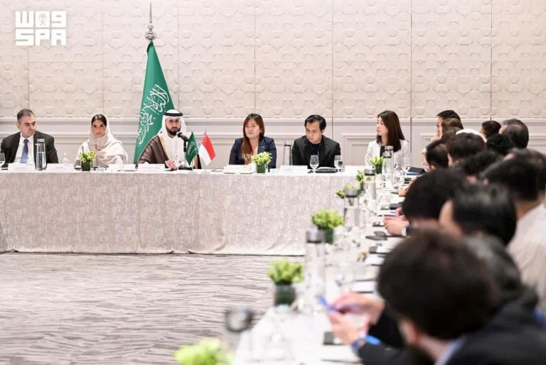 الغذاء والدواء تعقد طاولة مستديرة مع شركات سنغافورية لاستكشاف فرص الاستثمار