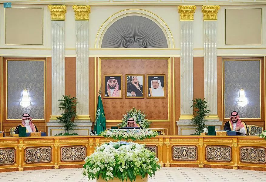 مجلس الوزراء يعدّل قواعد معاملة موظفي قطاعات التخصيص ويضمن اتصال خدمتهم