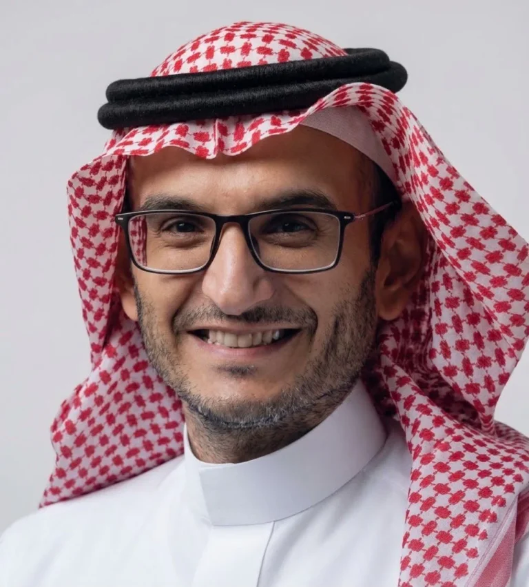 استشاري طب الأسرة يحذر: التوتر يفتح الشهية ويرفع الكورتيزول ويزيد تخزين دهون البطن