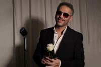 فضل شاكر يعود إلى المسرح بعد 14 عاماً وسط استقبال حاشد في الرياض
