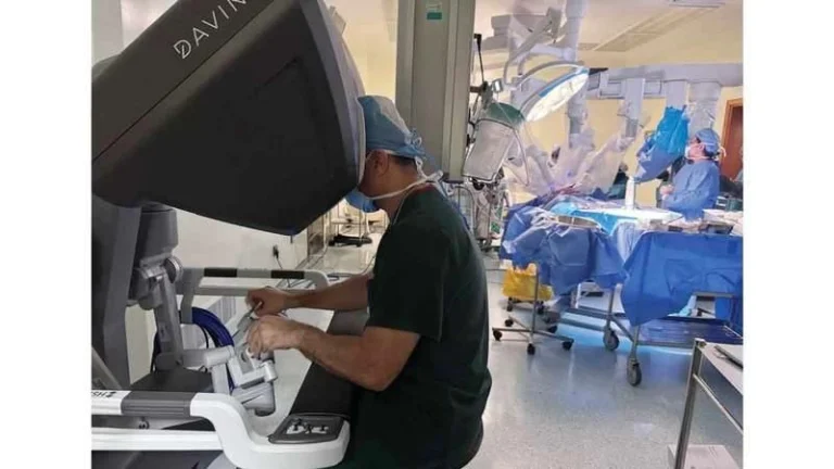 Sharjah Al Qasimi Hospital performs advanced robotic surgery for hiatal hernia patients