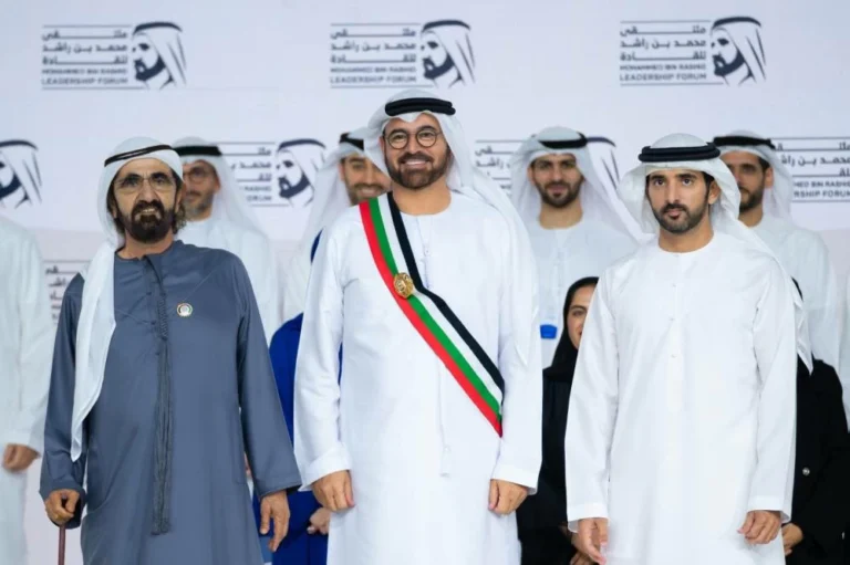 Mohammed bin Rashid bestows ‘Mohammed bin Rashid Scarf’ on Mohammad Al Gergawi