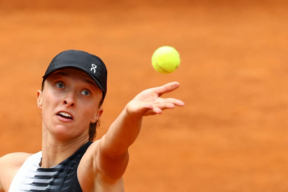 Swiatek defeats Frech 6-2, 6-1 to reach the final 16 at the WTA’s Wuhan Open