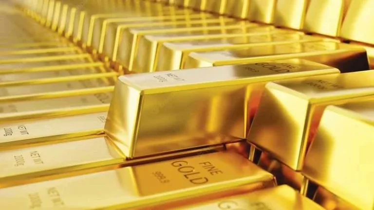 Gold holds steady near $4,160 as markets await US inflation data