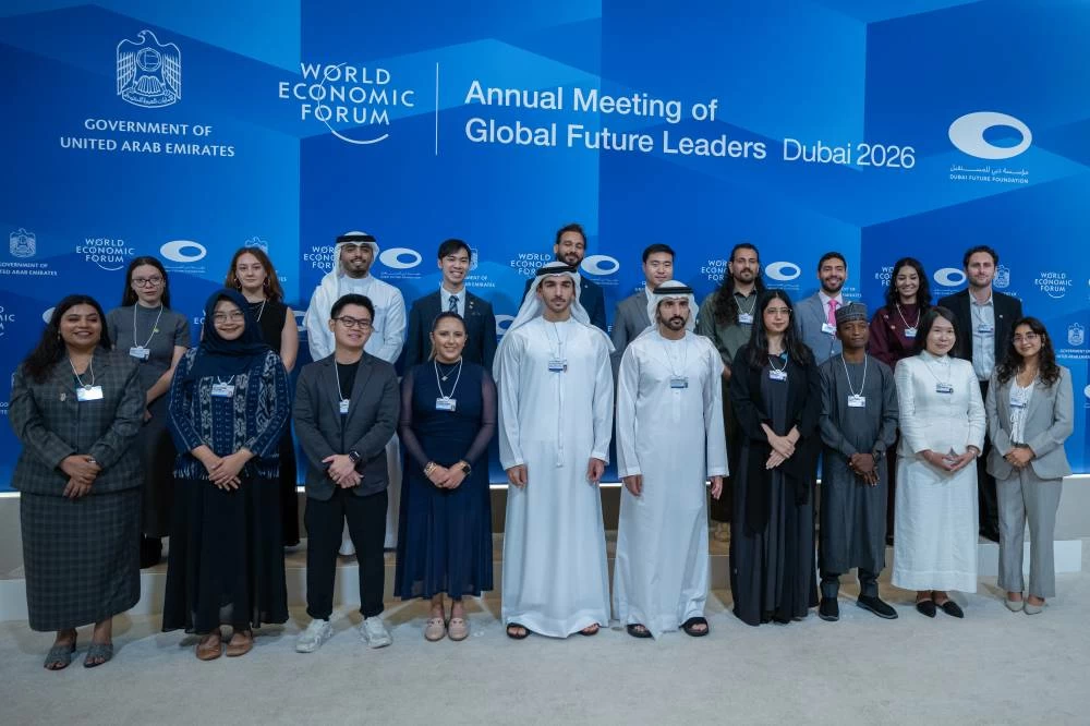 Hamdan bin Mohammed meets 20 emerging global leaders under 30 featured on World Economic Forum’s ‘Future 20’ list