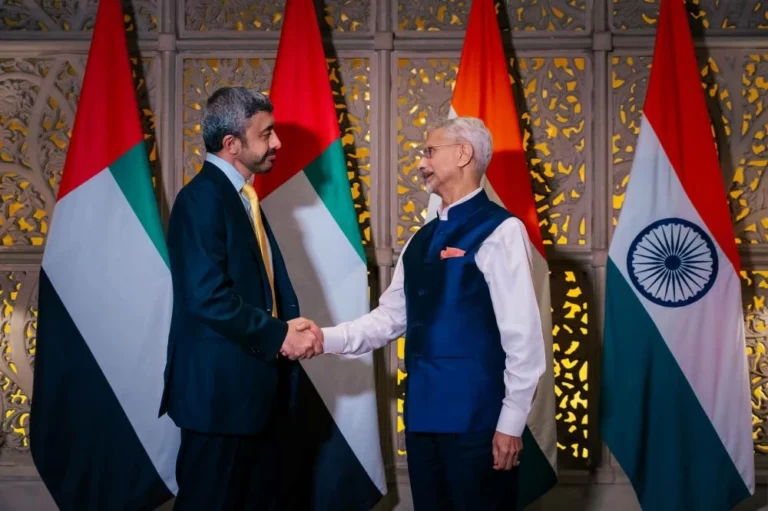 Abdullah bin Zayed meets Indian Foreign Minister in Mumbai