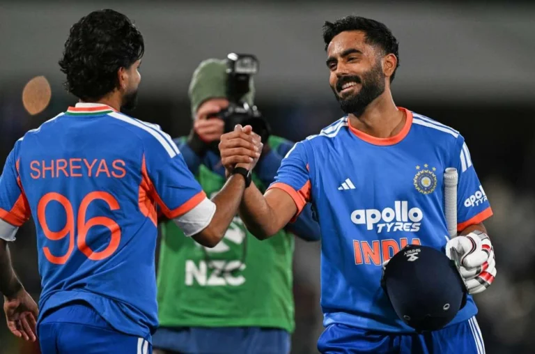 India overcome New Zealand fightback to win T20 opener