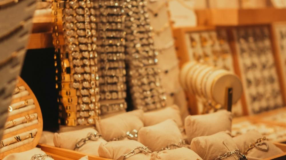 Dubai court orders father-son duo to return AED15.1m in stolen jewellery, plus AED1m to wife
