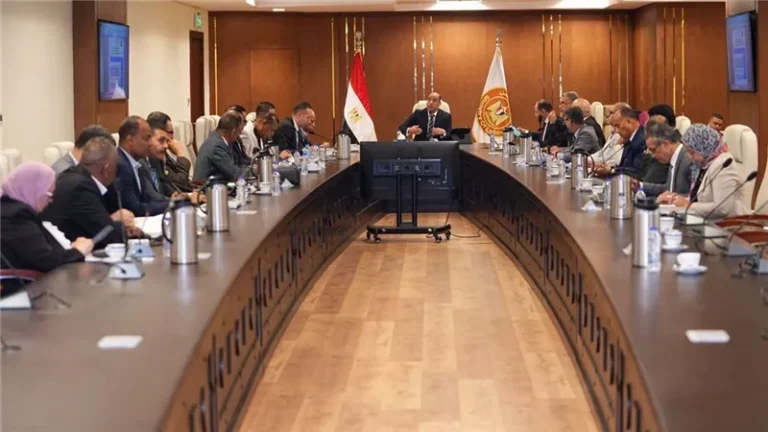 وزير العمل يبحث تعديلات قانون المنظمات النقابية العمالية وتشكيل لجان متخصصة لتعزيز الحوار الاجتماعي