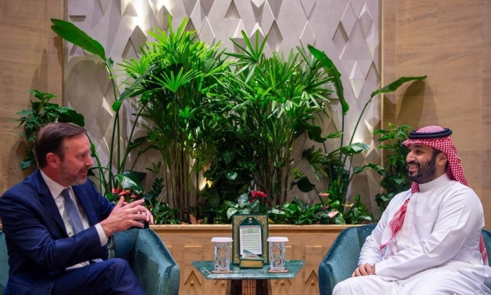 ولي العهد يبحث العلاقات وقضايا المنطقة مع السيناتور الأمريكي مورفي