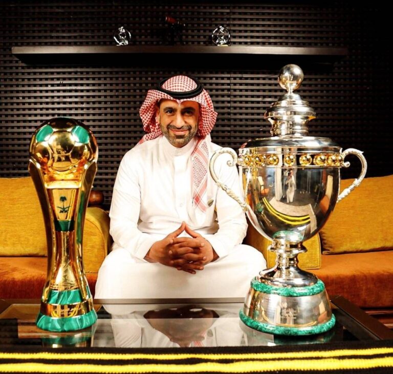 الشنقيطي والحسيني خارج القطبين