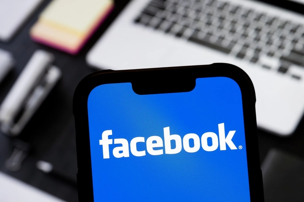 Facebook يضع الفيديو أولا