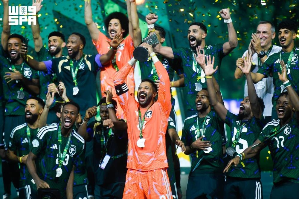 4 فرسان والعرش واحد