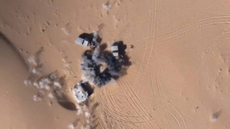 القوات اليمنية تطهر ممر باب المندب والحوثي يستهدف المدنيين بتعز