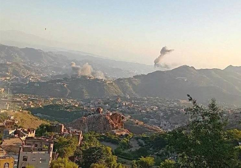 غارات عنيفة تسحق تحصينات الحوثي على جبهات تعز