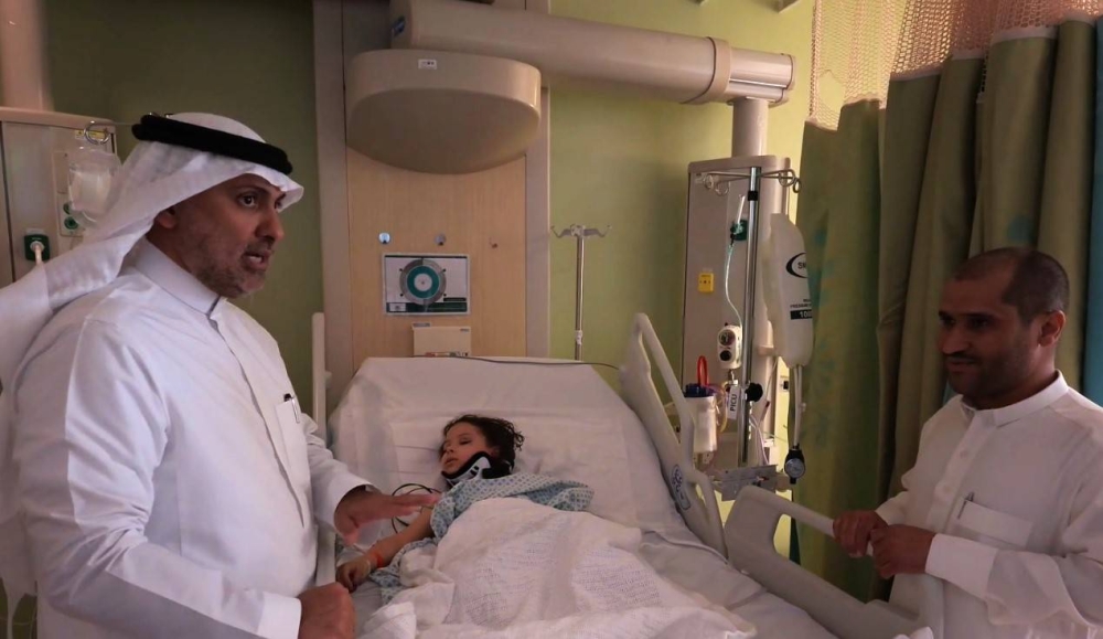 وزير الصحة يتفقد مصابي اعتداء مطار الملك خالد الدولي بالرياض